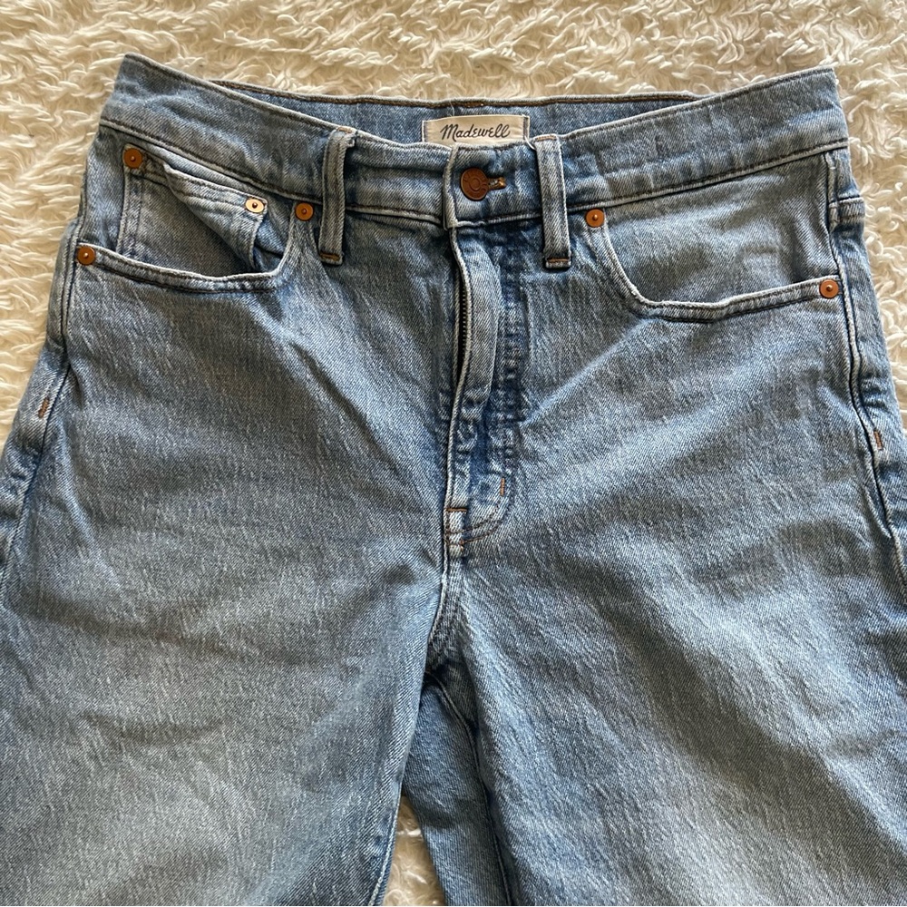 Madewell Petite Relaxed Jeans in Springtide Wash - Picture 6 of 10